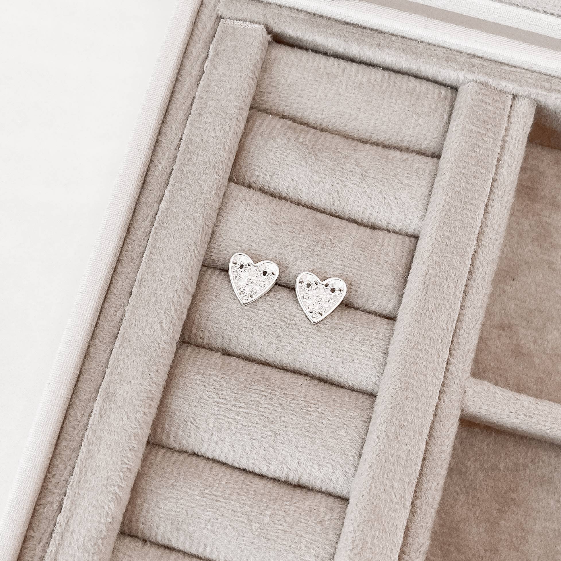 Imagem Brinco coração com zircônias 9mm