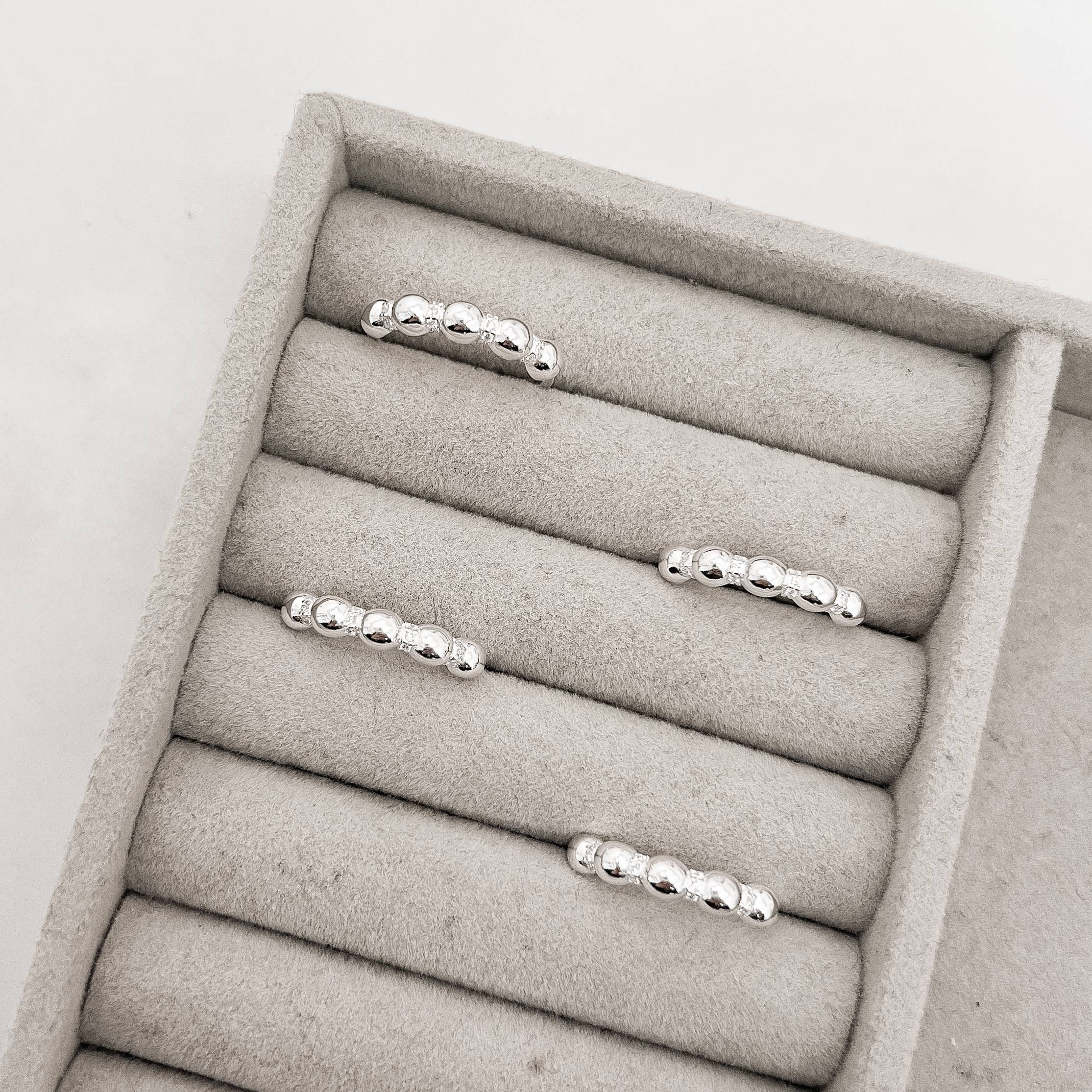 Imagem Anel bolas com detalhes cravejados