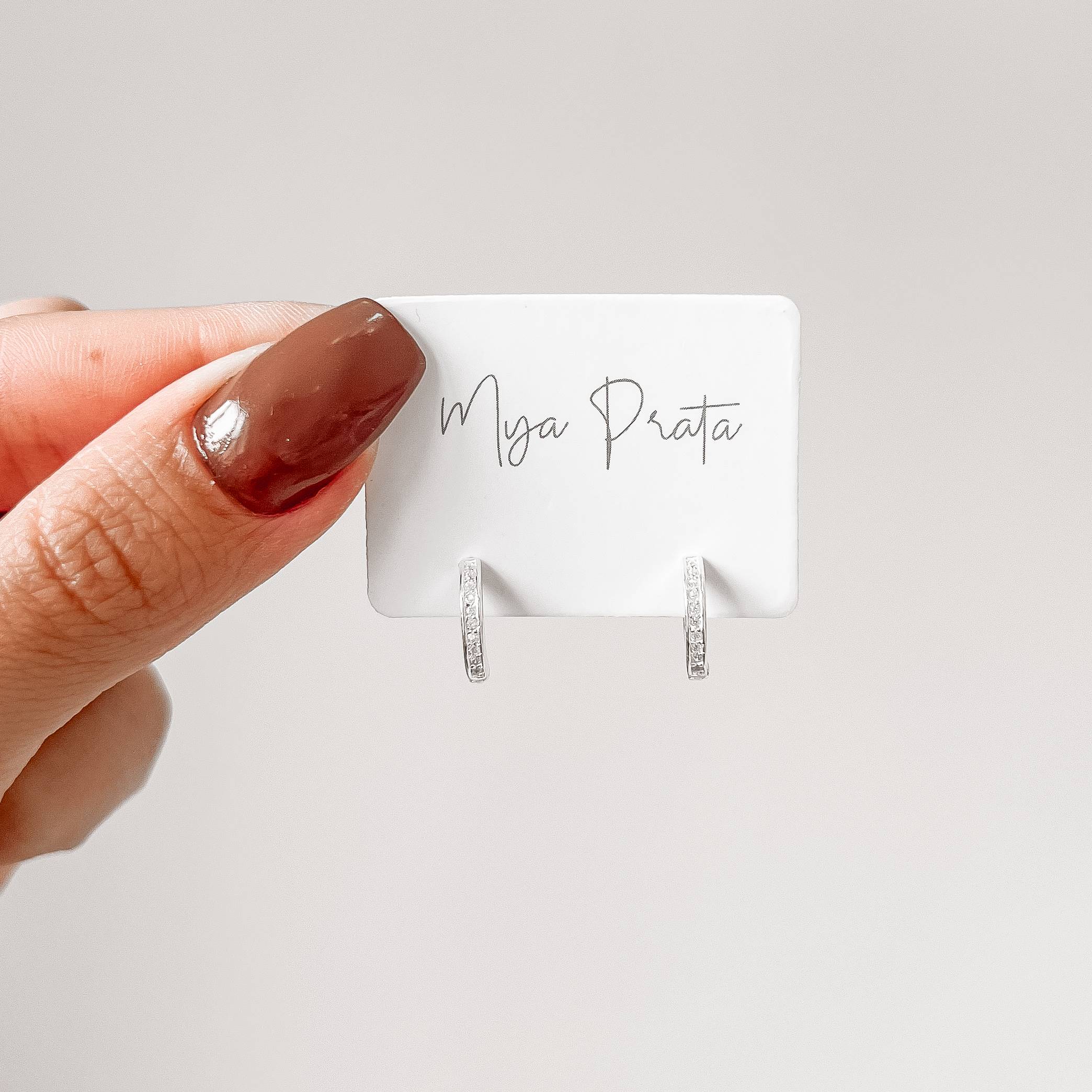 Imagem Secundária Argola click 11mm cravejada frente e interior