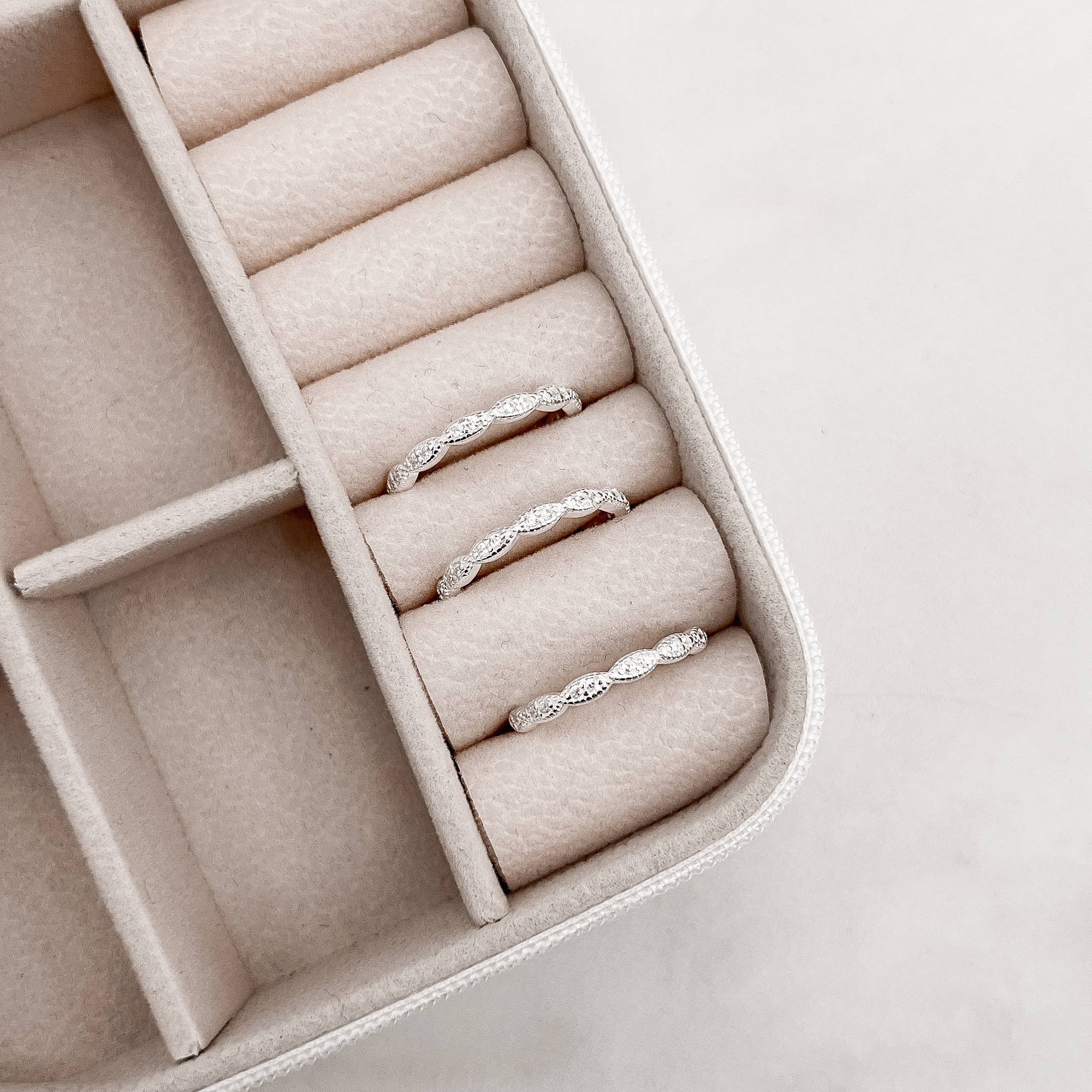 Anel navetes cravejados