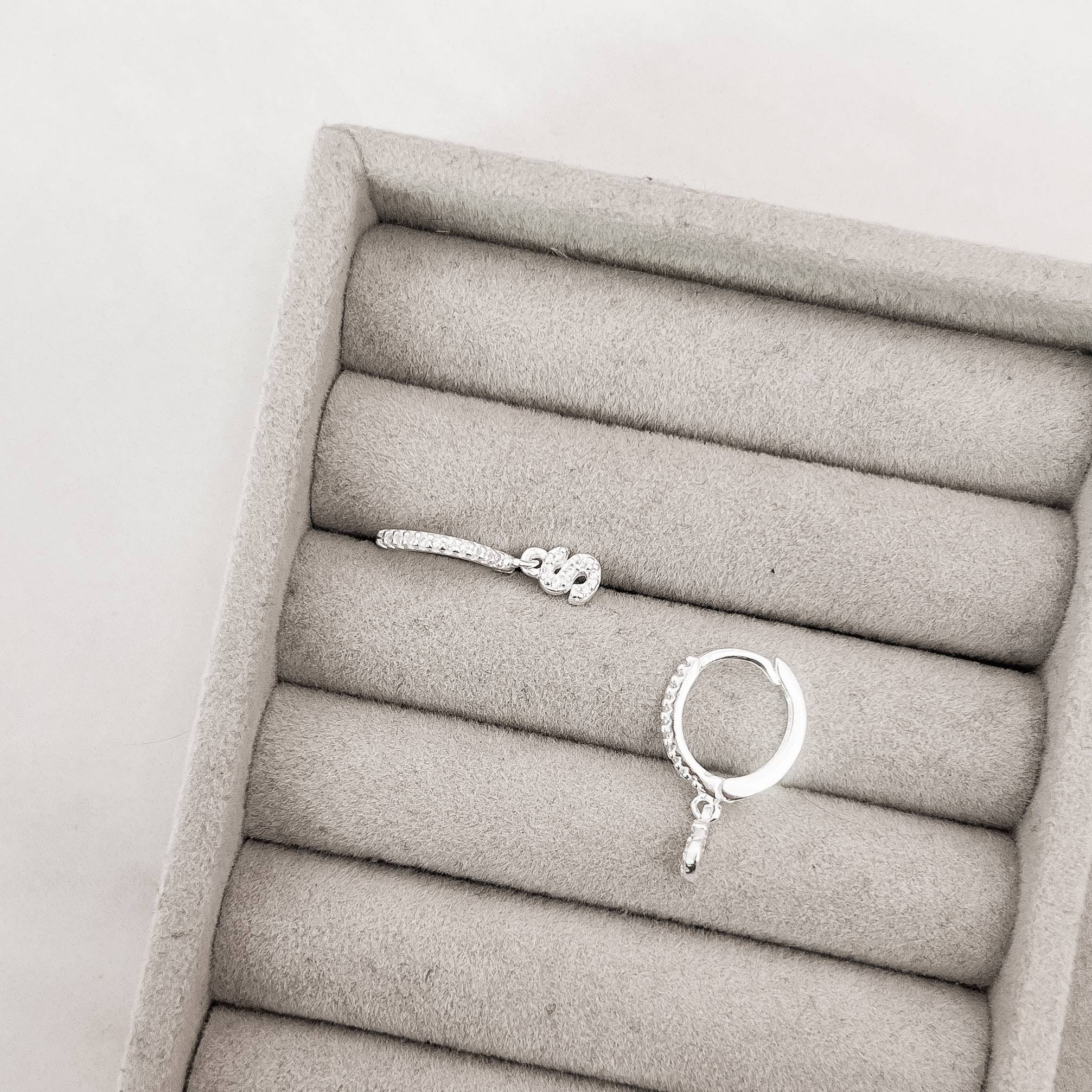 Imagem Argola click cravejada 14mm pingente letra S