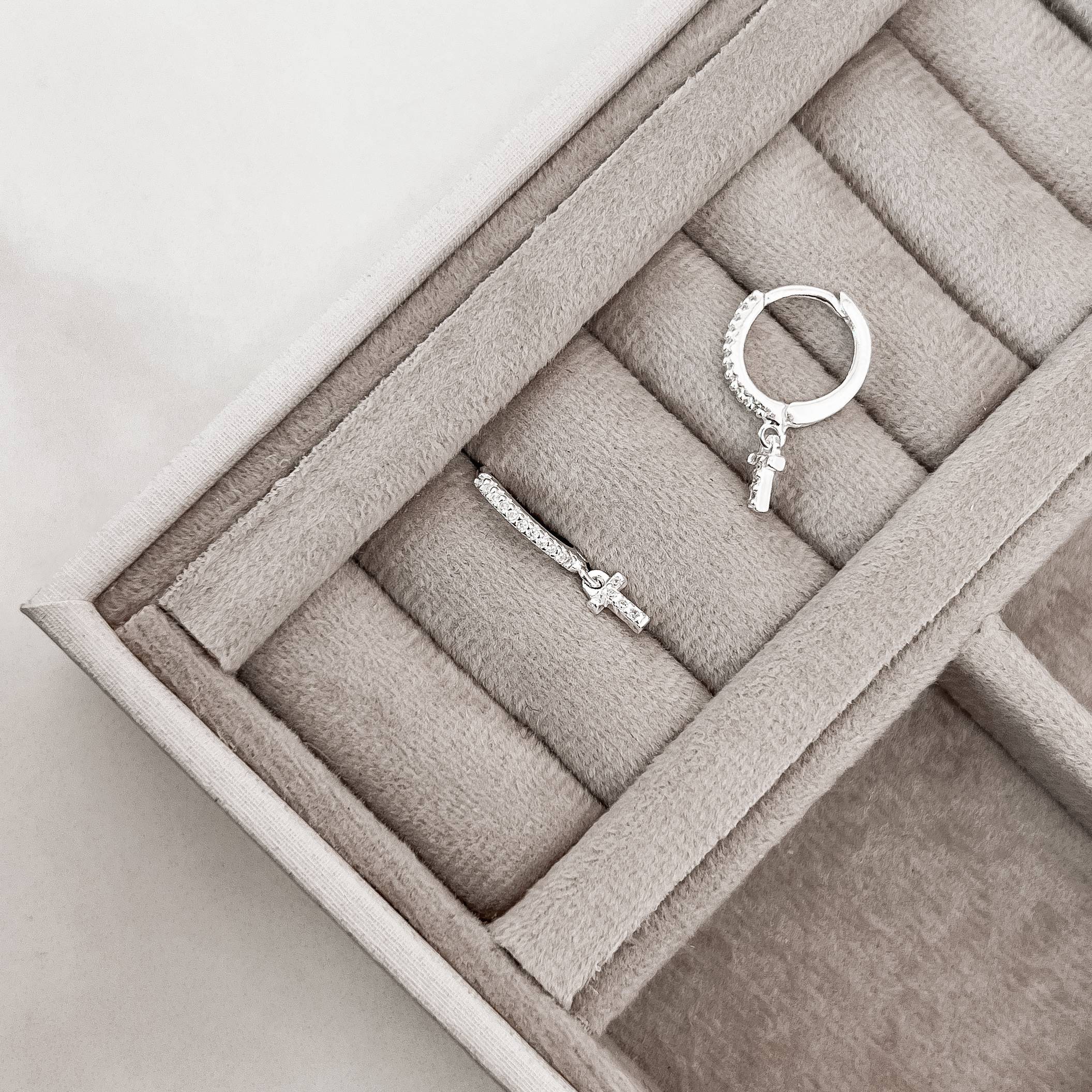 Imagem Secundária Argola click cravejada 14mm pingente letra T