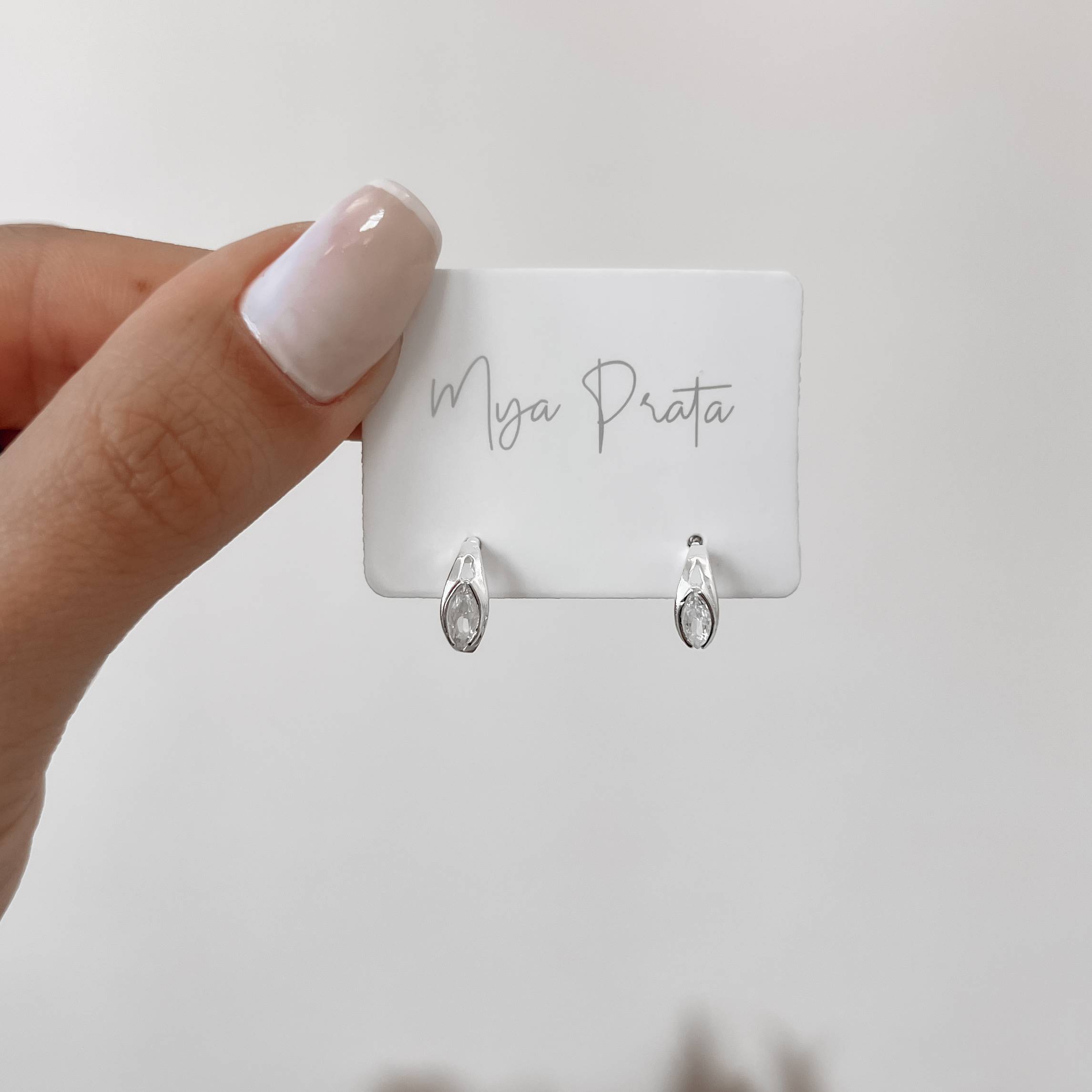 Imagem Secundária Argola detalhe zircônia navete 9mm tarraxa