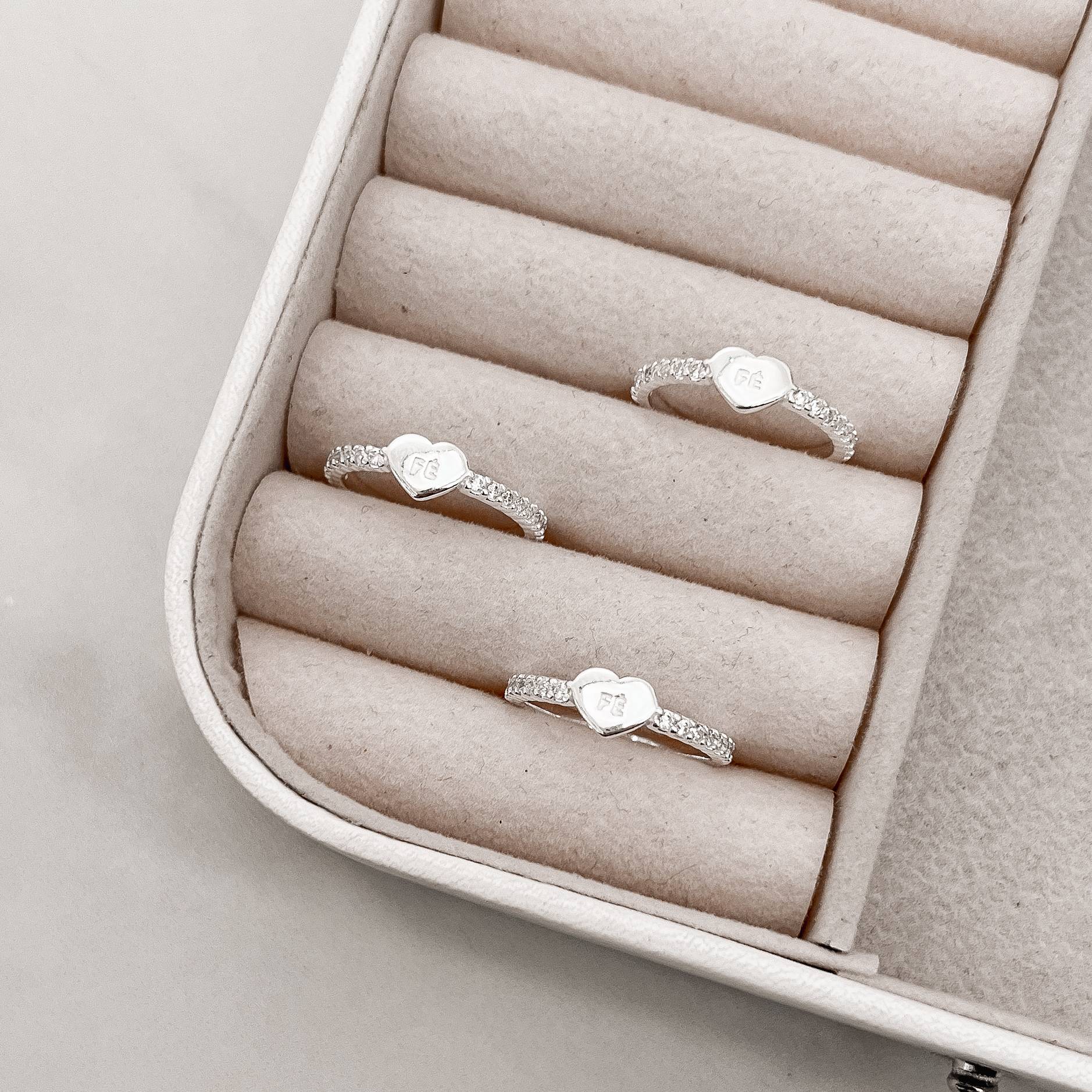 Imagem Anel coração escrito fé com cravejado