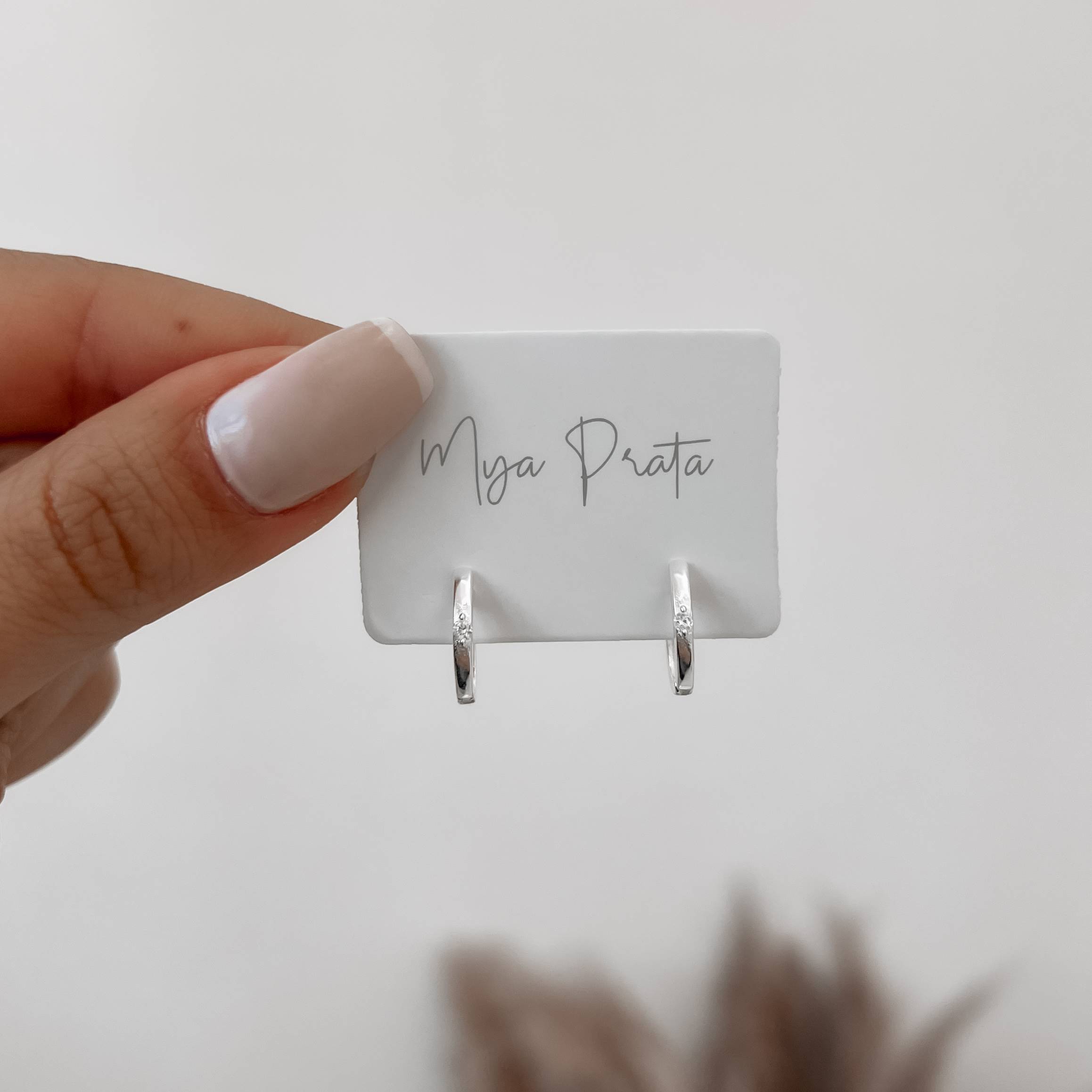 Imagem Argola click 11mm detalhe zircônia cristal