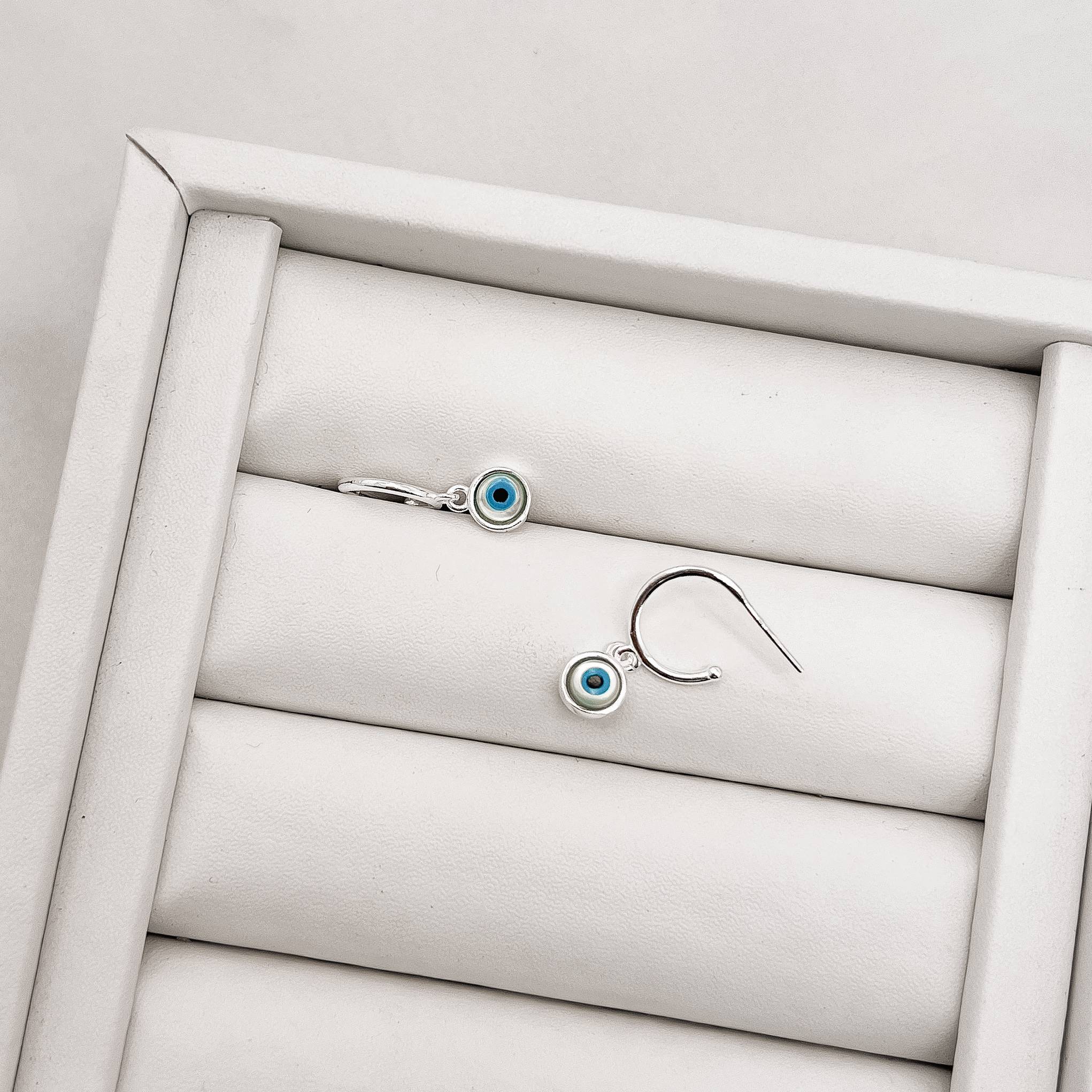 Argola 12mm pingente olho grego madrepérola tarraxa