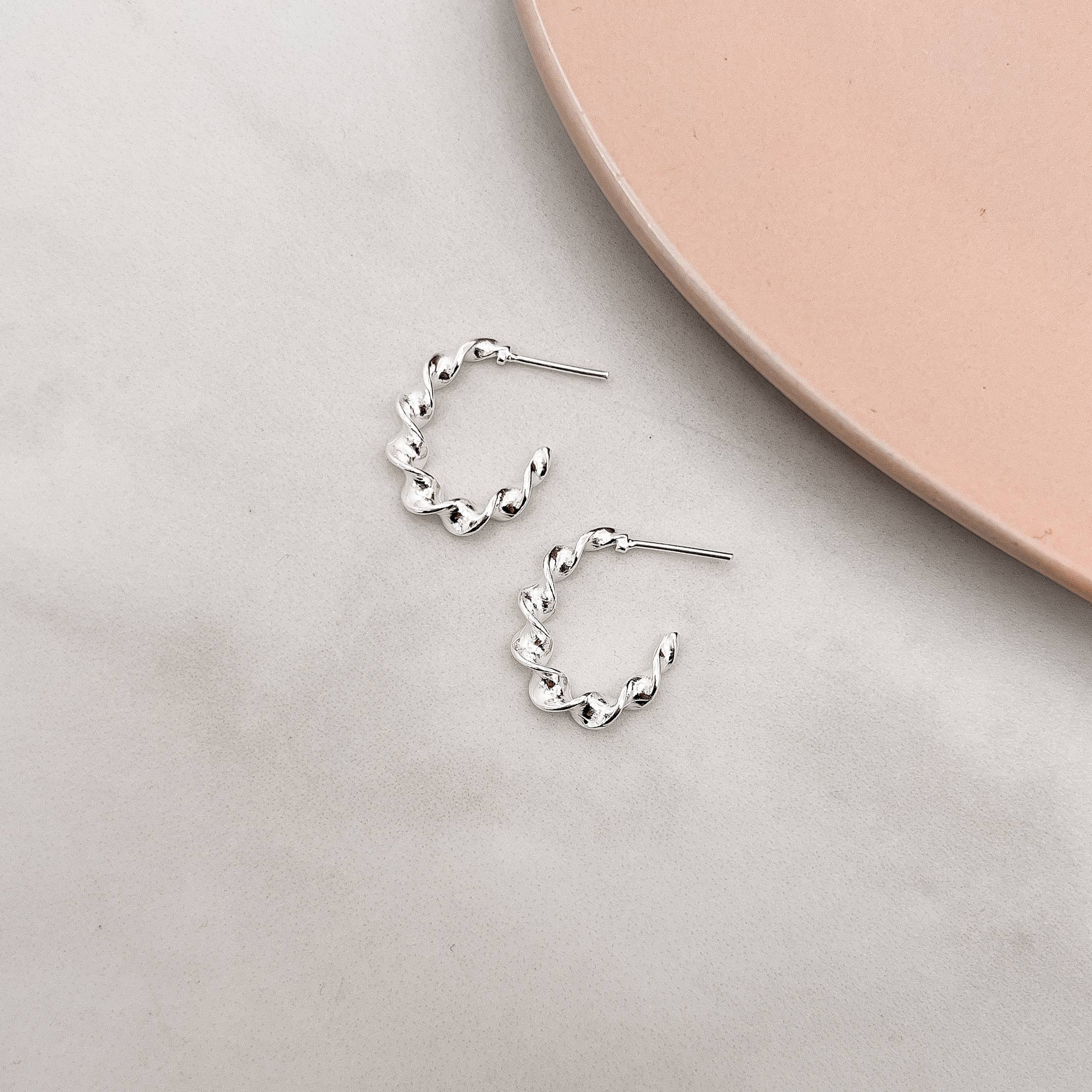 Imagem Secundária Argola oval torcida 20mm tarraxa