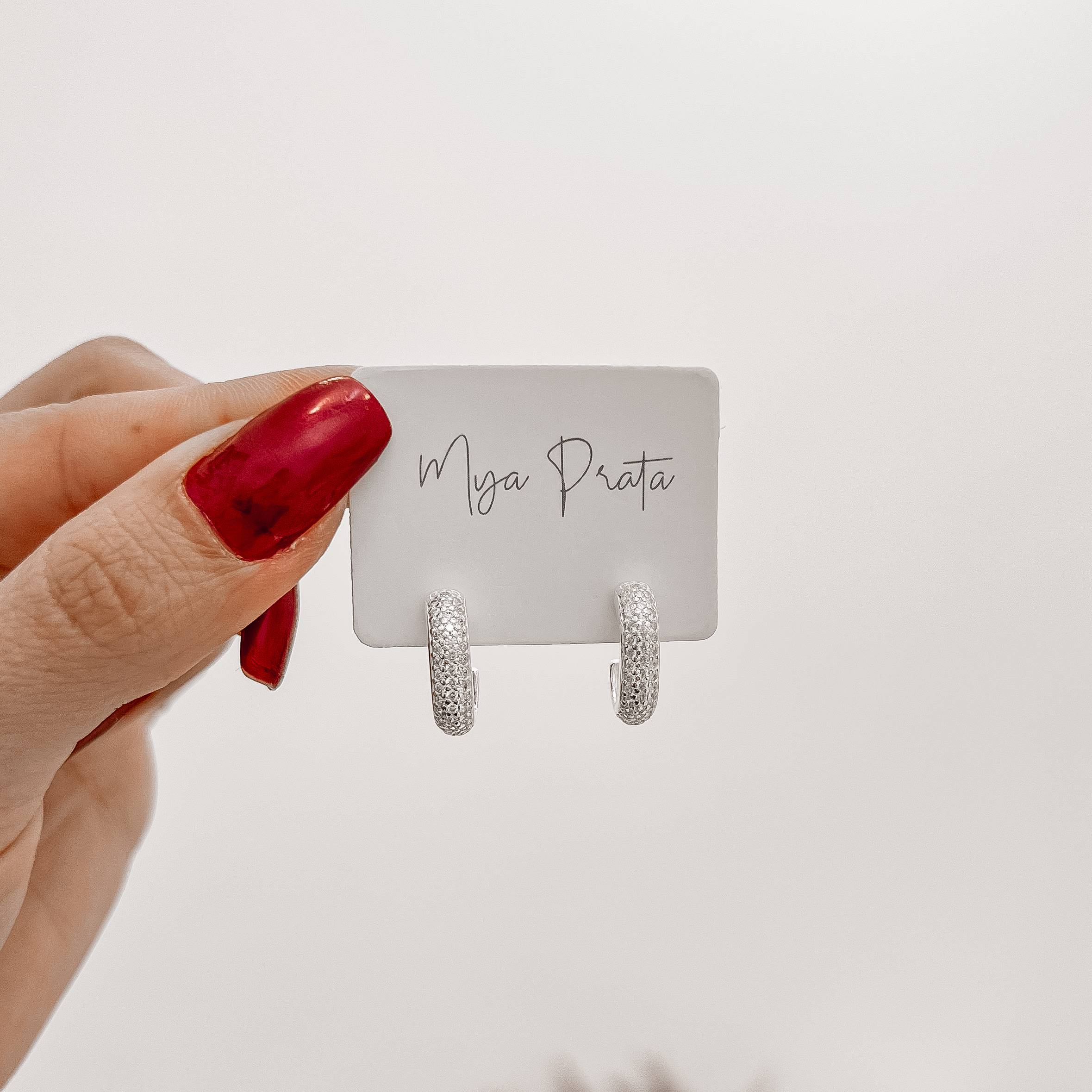 Imagem Secundária Argola oval triplo cravejado 16mm tarraxa