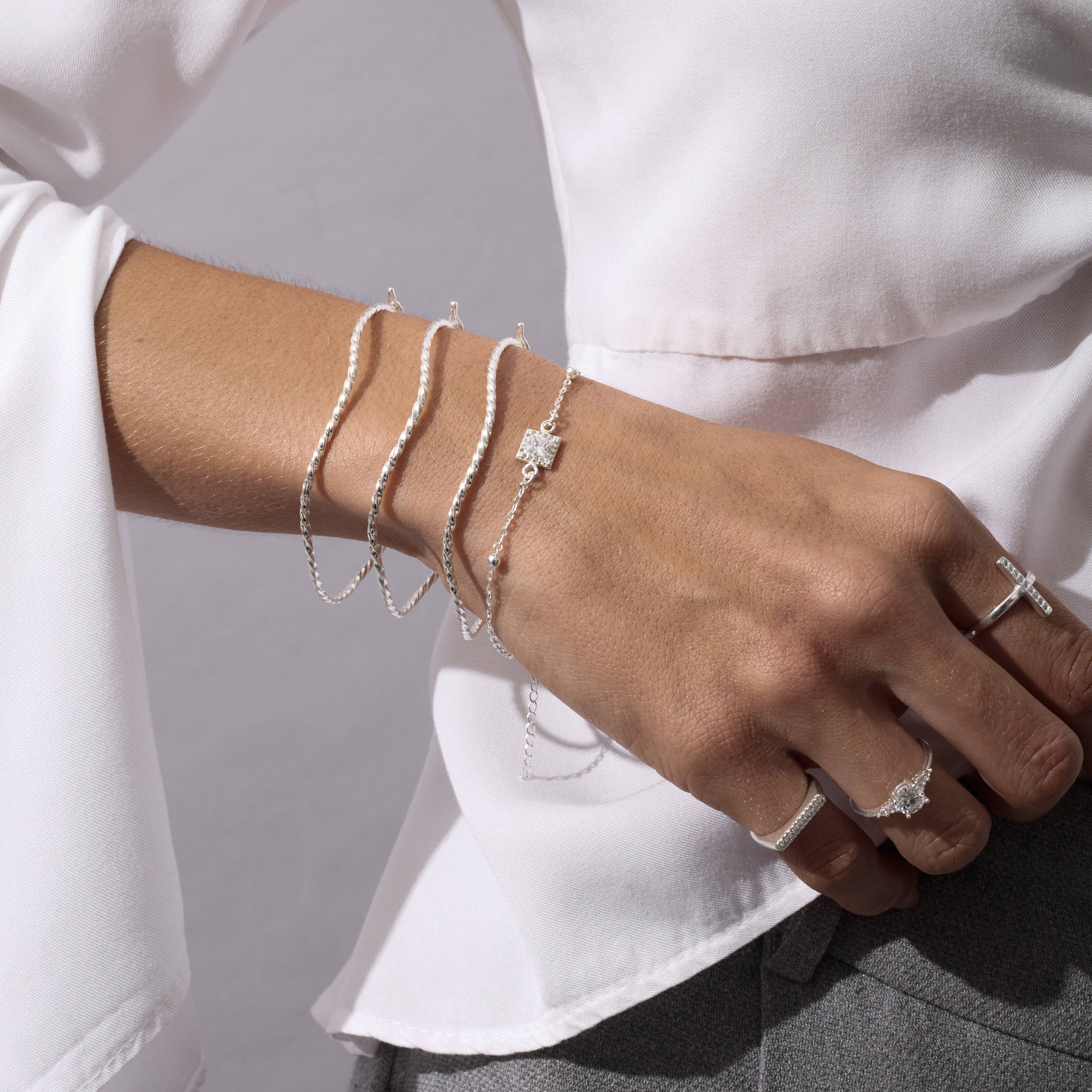 Imagem Secundária Anel solitário moissanite 6mm com cravejado lateral