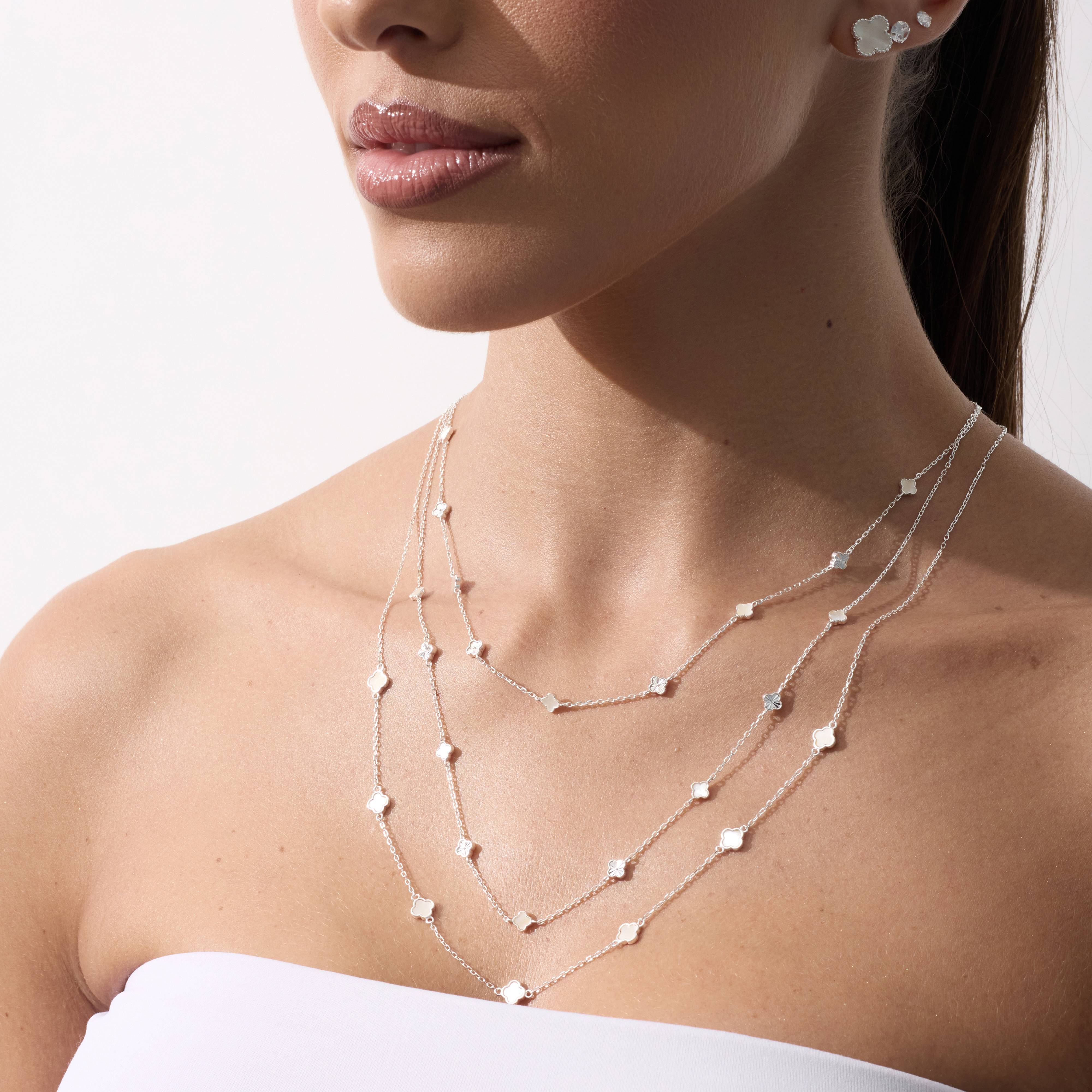 Imagem Secundária Colar entremeio trevos madrepérola e vinco 5mm corrente cadeado 45+5cm