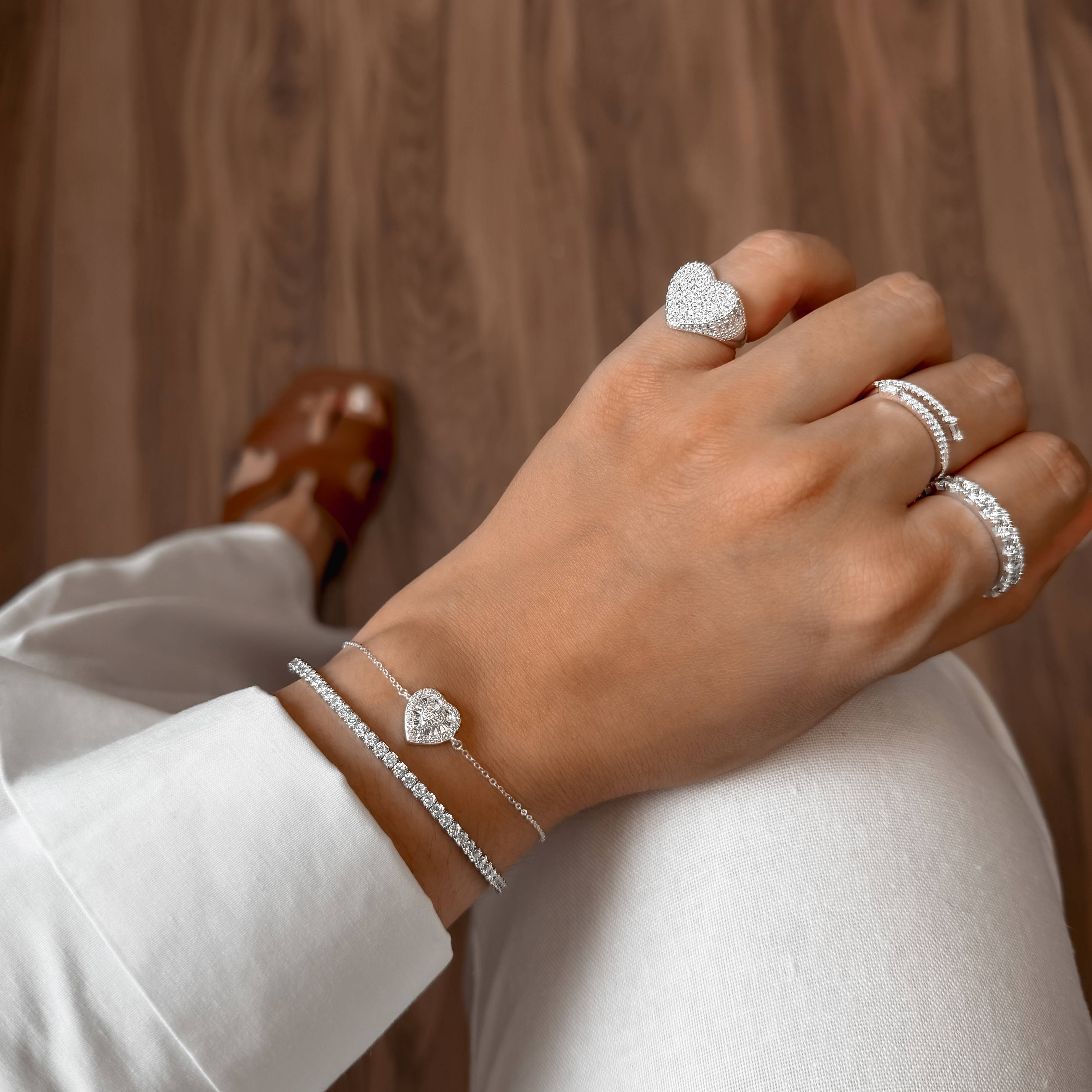 Imagem Secundária Anel aberto 2 pontas cravejadas