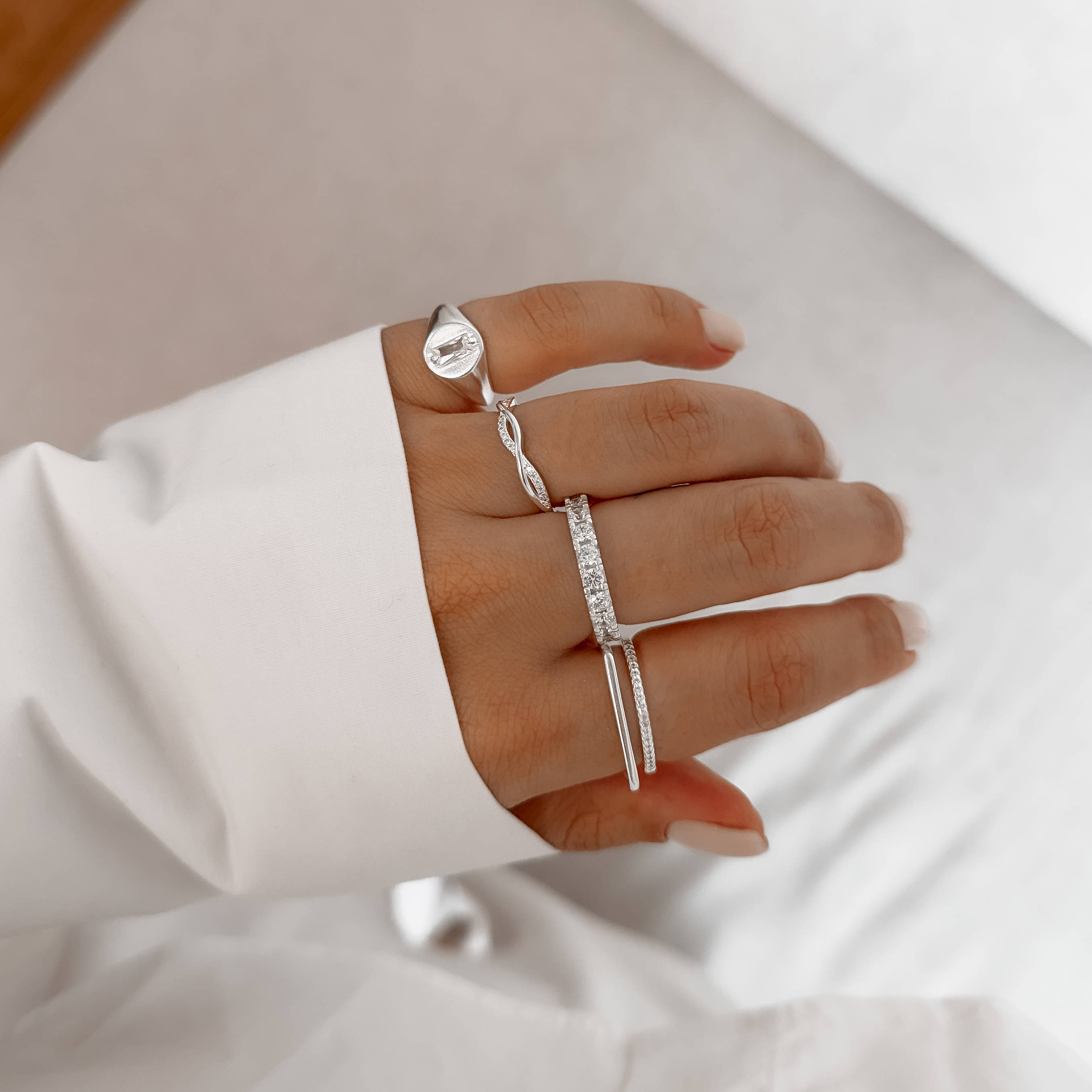 Imagem Secundária Anel trançado com cravejado