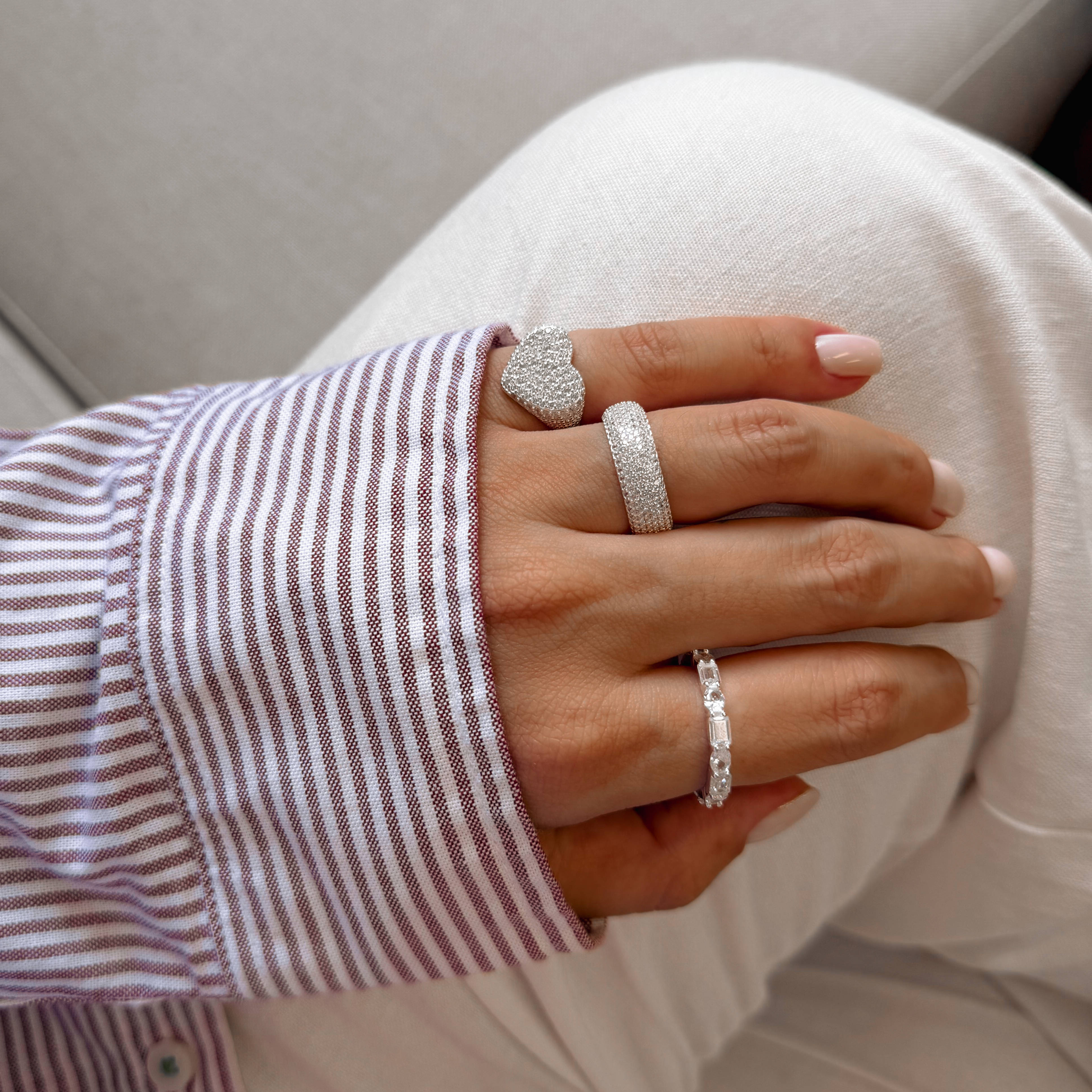 Imagem Secundária Anel largo todo cravejado 