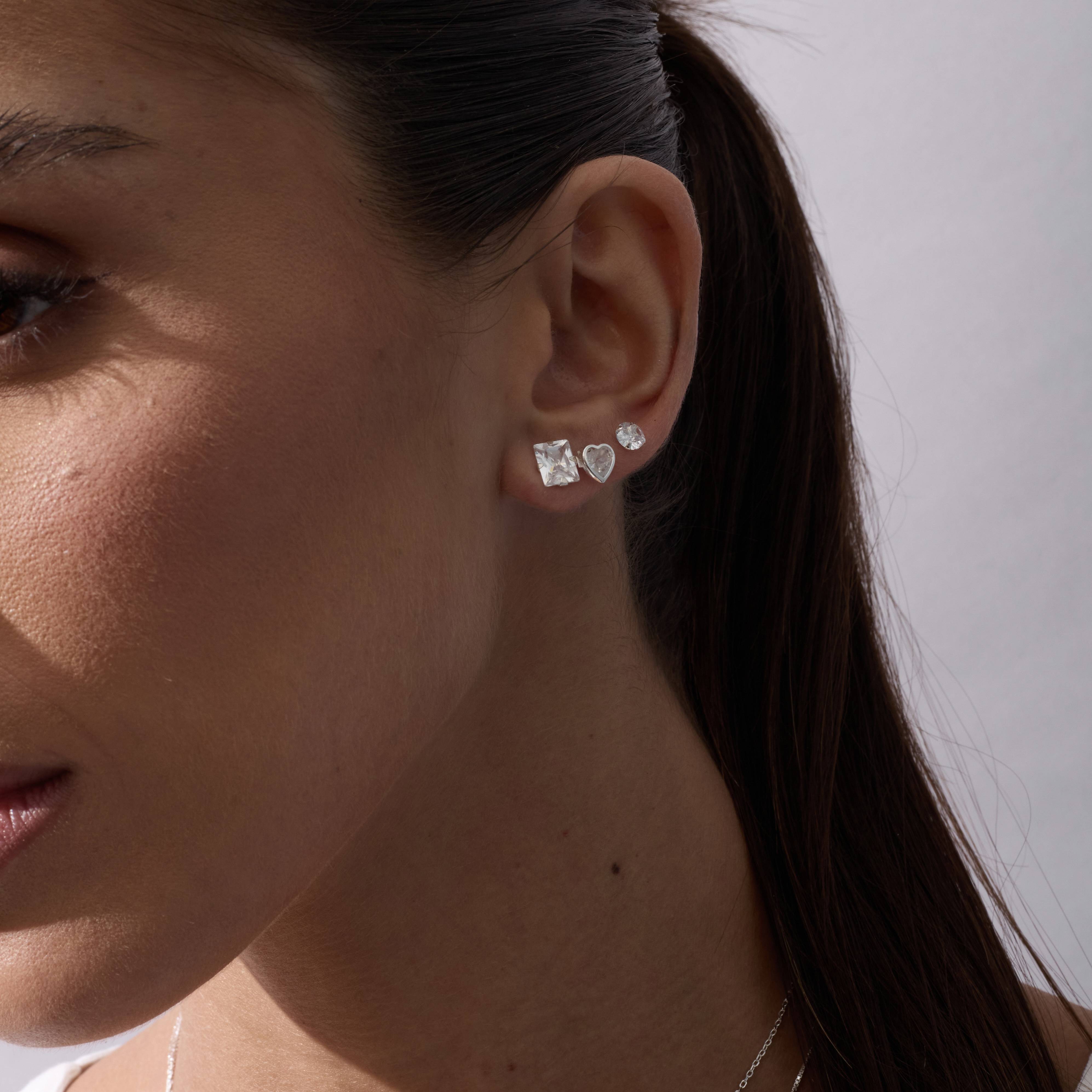 Imagem Secundária Brinco zircônia coração embutida 6mm