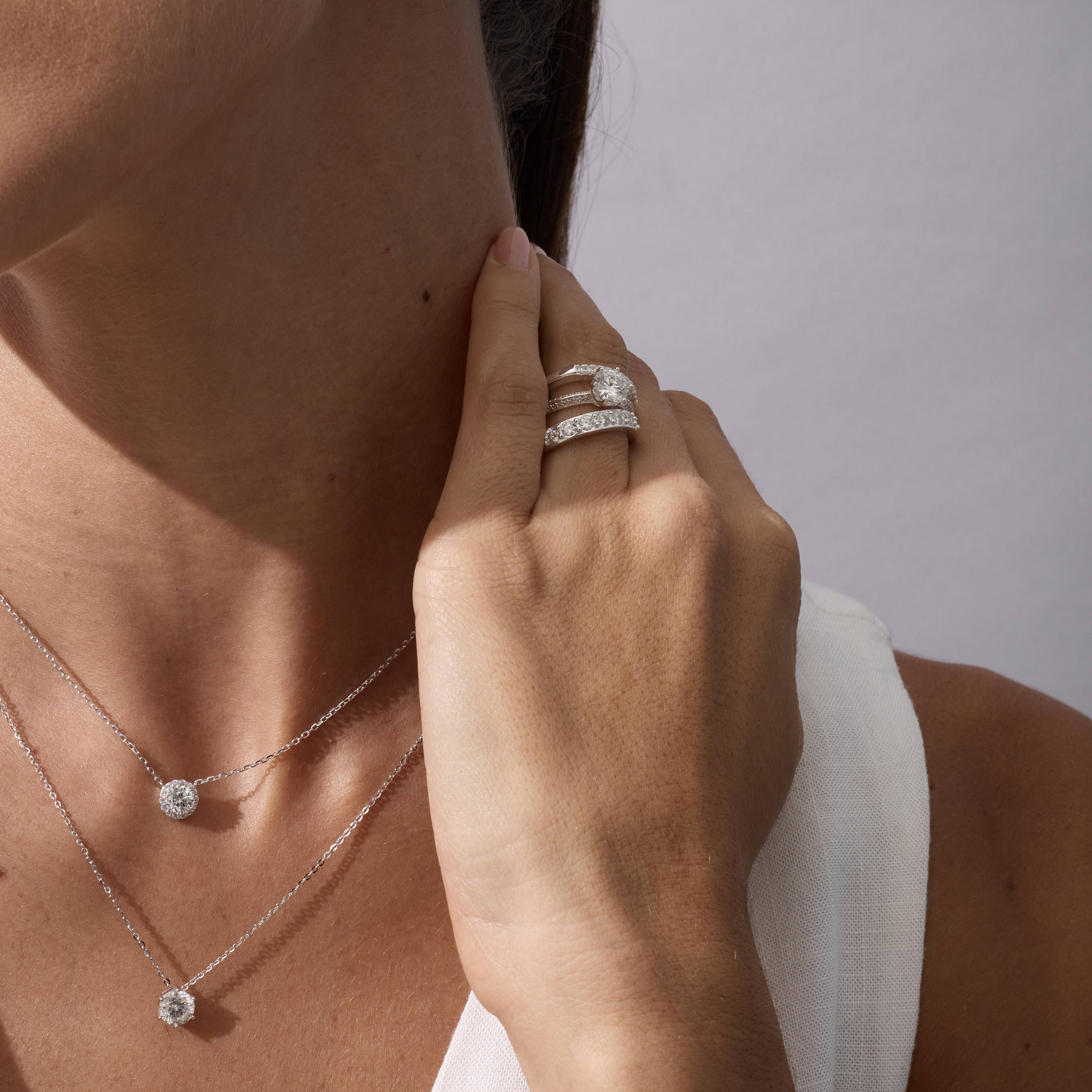 Imagem Secundária Colar entremeio moissanite cristal 5mm com cravejado corrente cadeadinho 45cm ródio