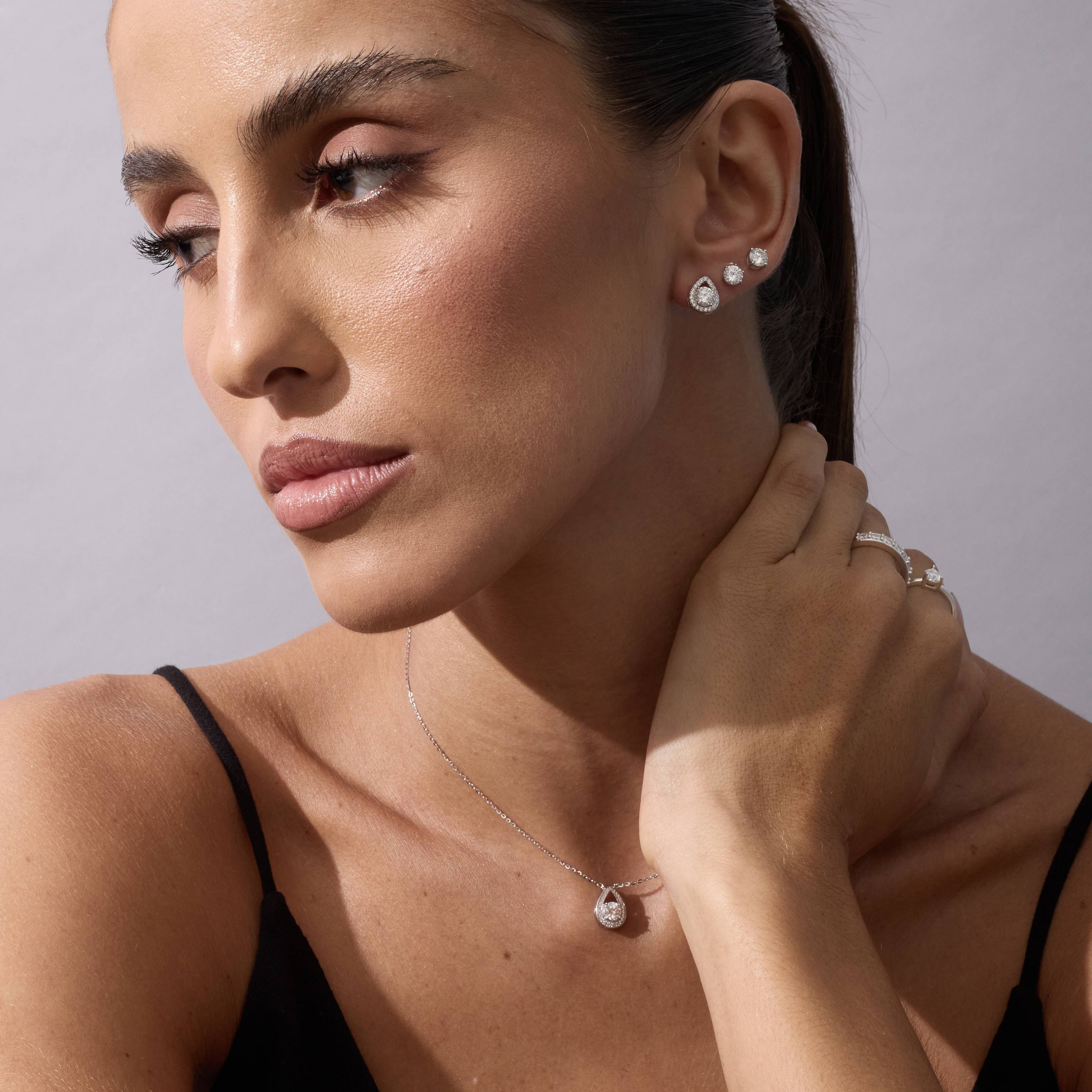 Imagem Secundária Anel aliança cravejada com moissanites 3mm 