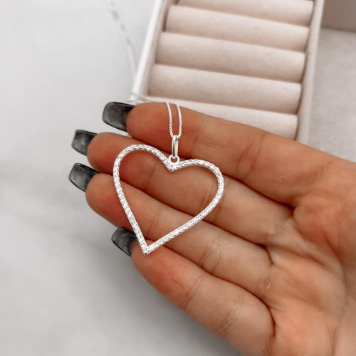Colar pingente coração vazado cravejado 33mm 45cm