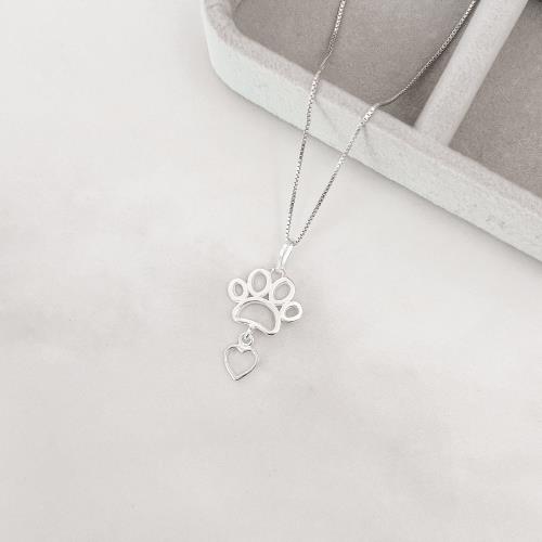 Colar pingente pata e coração vazados 22mm 45cm