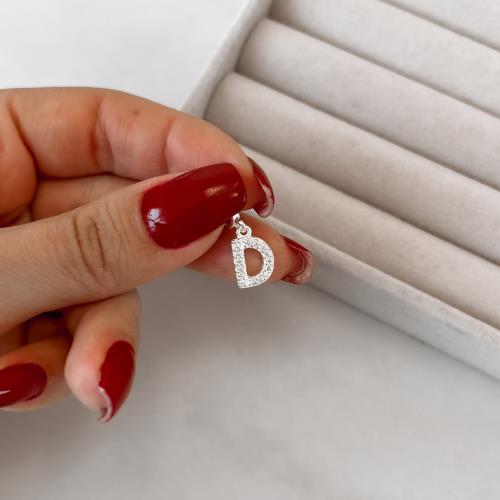 Berloque pingente letra D cravejada 10mm