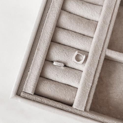 Argola click quadrada cravejada 9mm