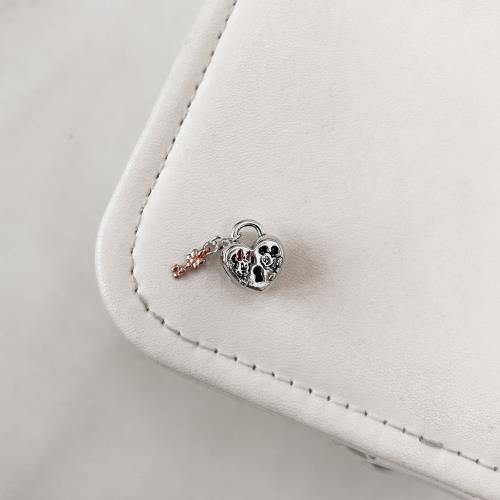 Berloque separador cadeado Mickey e Minnie 14mm importado detalhe ródio e resina