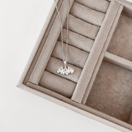 Colar pingente 3 zircônias gota 16mm 45cm