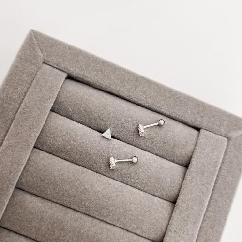 Piercing haste triângulo cravejado 5mm