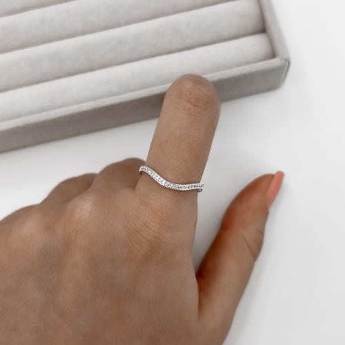 Anel ondulado todo cravejado