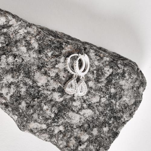 Argola click cravejada 11mm pingente zircônia gota cristal