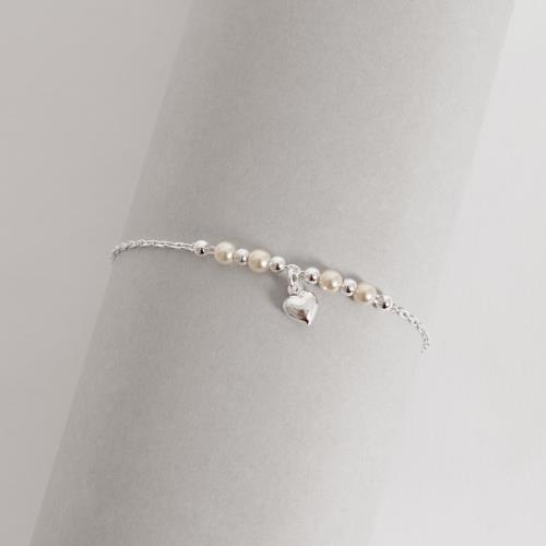 Pulseira entremeio bolas e pérolas com pingente coração 6mm 19cm