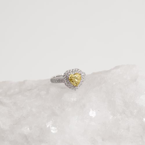 Anel moissanite coração Yellow Fancy 7mm com cravejado ródio