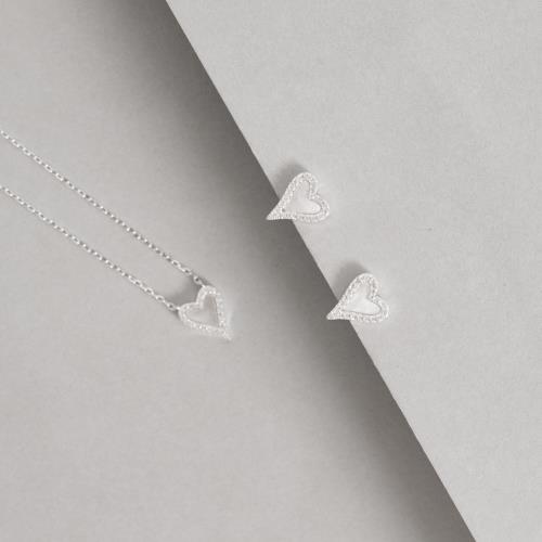 Conjunto brinco e colar coração madrepérola com cravejado 11mm corrente cadeado 45+5cm