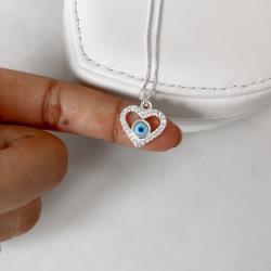 Colar pingente coração vazado cravejado com olho grego madrepérola 15mm 45cm