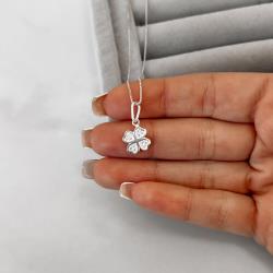 Colar pingente trevo com zircônias 11mm 45cm