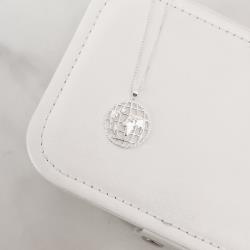 Colar pingente medalha mundo borda cravejada 22mm 45cm