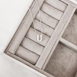 Colar letra U cravejada 10mm 45cm