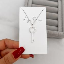 Colar pingente chave cravejada 29mm 45cm