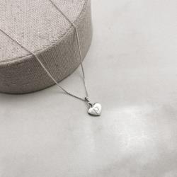 Colar pingente coração letra P 45cm