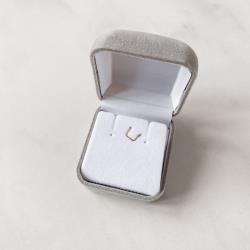 Porta joias colar ou brinco cinza interior branco