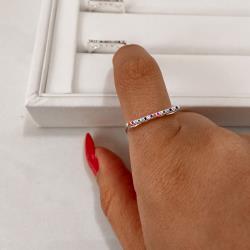 Anel reto cravejado colorido detalhe corações