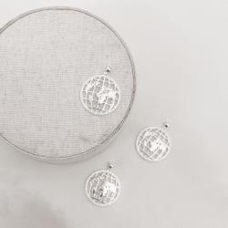 Pingente medalha mundo borda cravejada 22mm