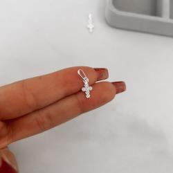 Pingente cruz cravejada 8mm