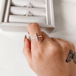 Anel detalhe palito cravejado