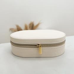 Porta-joias oval off white 14x9x4cm zíper dourado