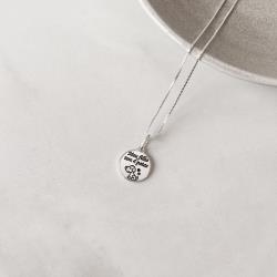 Colar pingente medalha Meu filho tem 4 patas cachorro resina 12mm 45cm