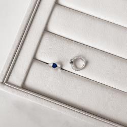 Argola click cravejada 11mm detalhe zircônia coração azul