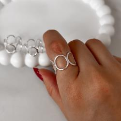 Anel largo círculos vazados