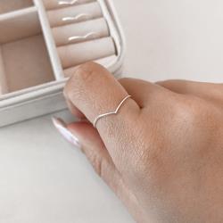 Anel mini V fino