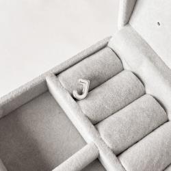 Berloque separador letra J 10mm