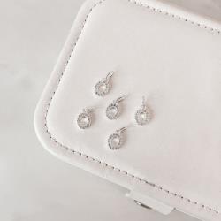 Pingente letra O cravejada 10mm